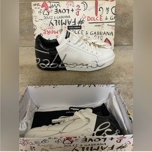 Dolce & Gabbana Portofino Sneakers
Best Offer
More Pics On Page